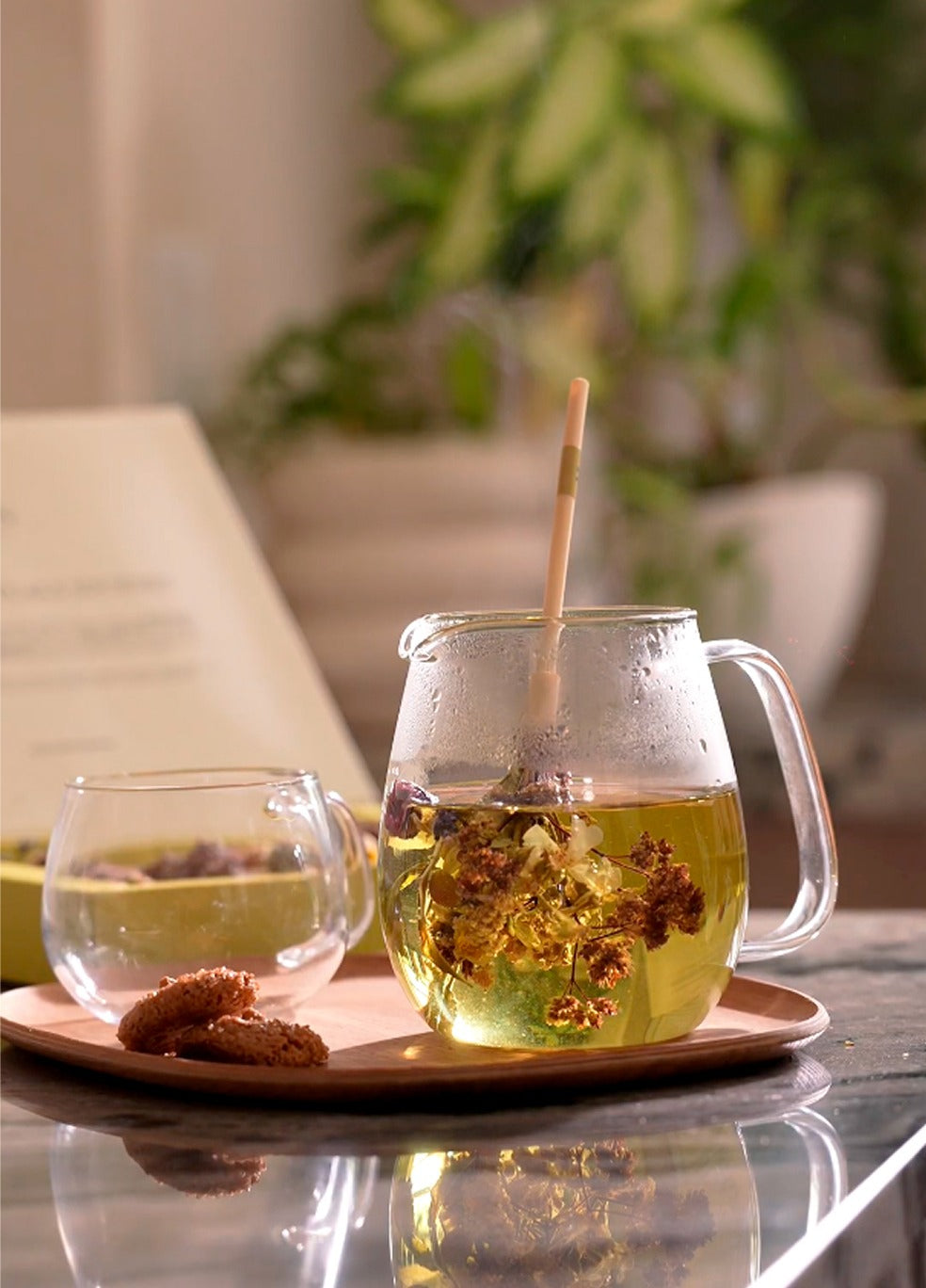 What Is a Botanical Tea Bouquet?